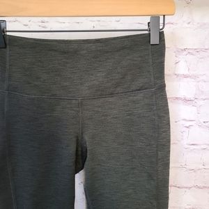 Lucy Athletic Heathered Olive Green Black Capri Legging Small